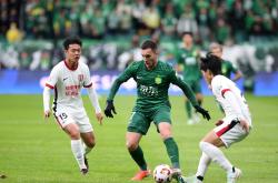 雷速体育比分官网-欧预赛热门球队发挥不稳定，需调整战术