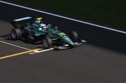 雷速体育app-阿斯顿马丁完胜迈凯伦，拉塞尔点燃赛场的简单介绍