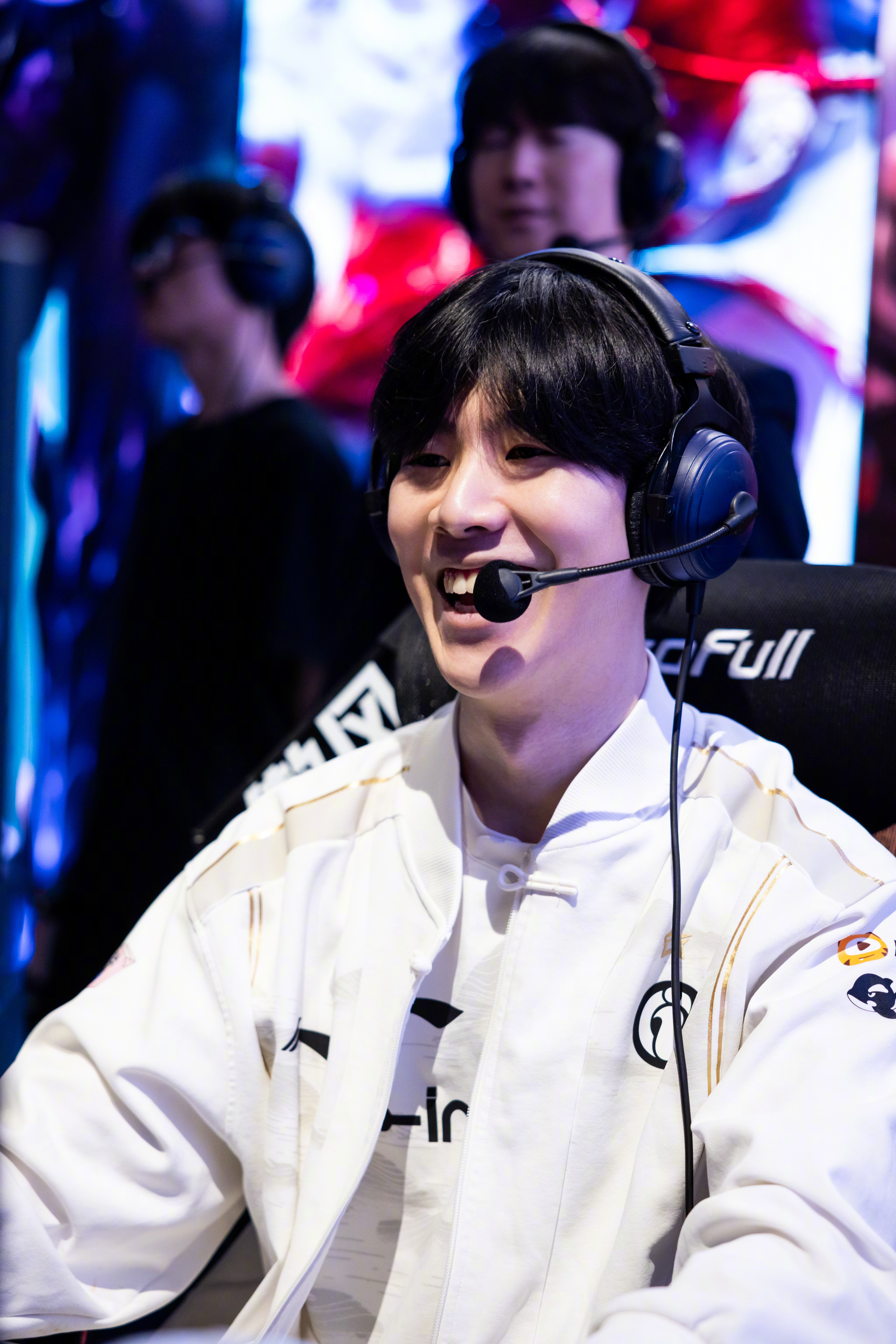 惊天逆转!LPL战队挺进四强的简单介绍 惊天逆转!LPL战队挺进四强的简单介绍